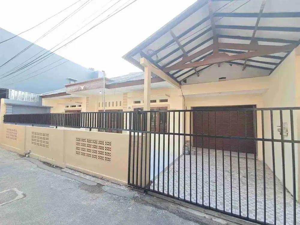 Rumah dengan 4Kamar Tidur di Perumnas Klender