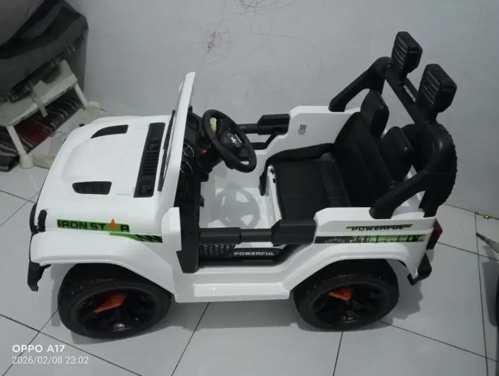 Mobil jeep anak aki