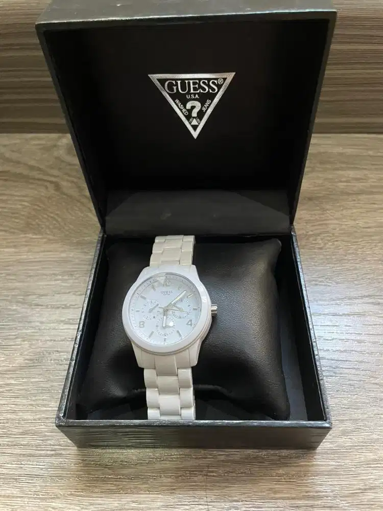 Jam Tangan Wanita Guess Putih