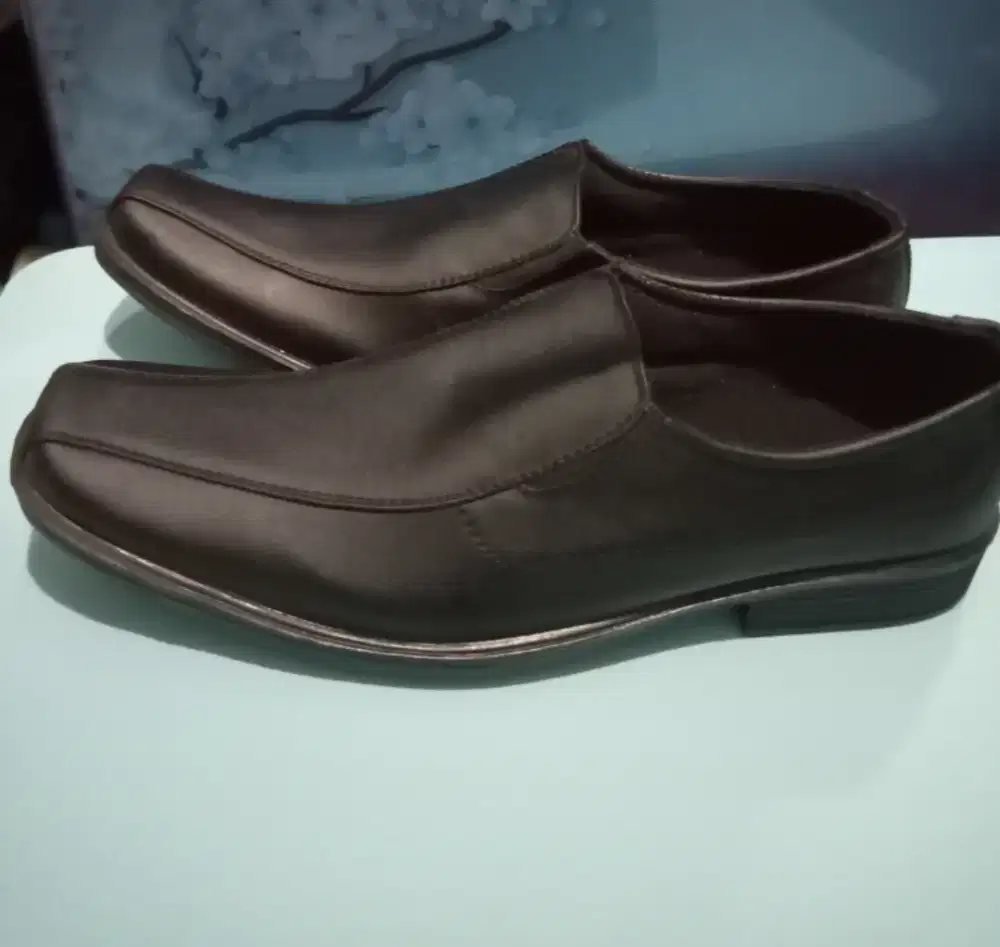 Di jual sepatu pantofel pria