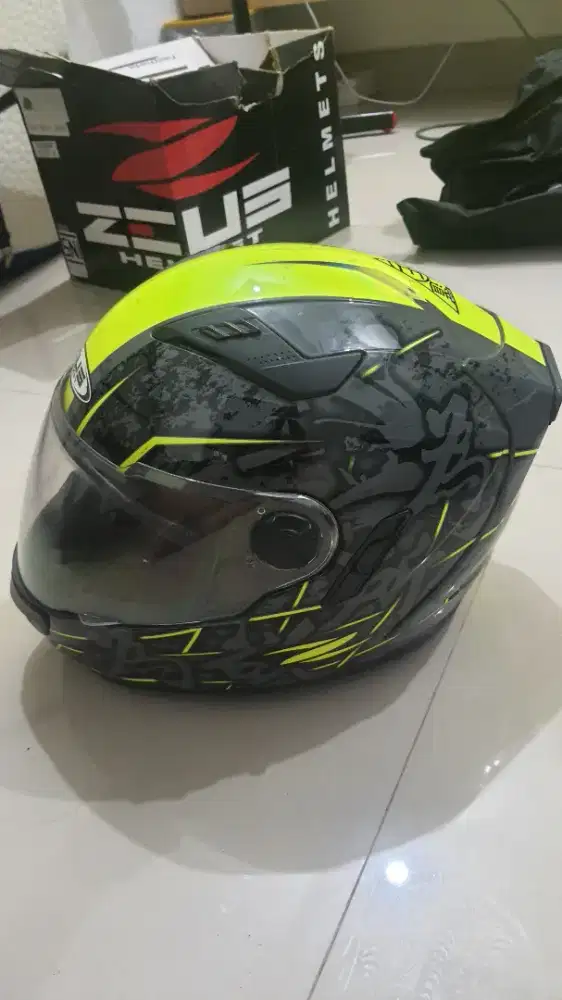 Helm Zeus ZS-813