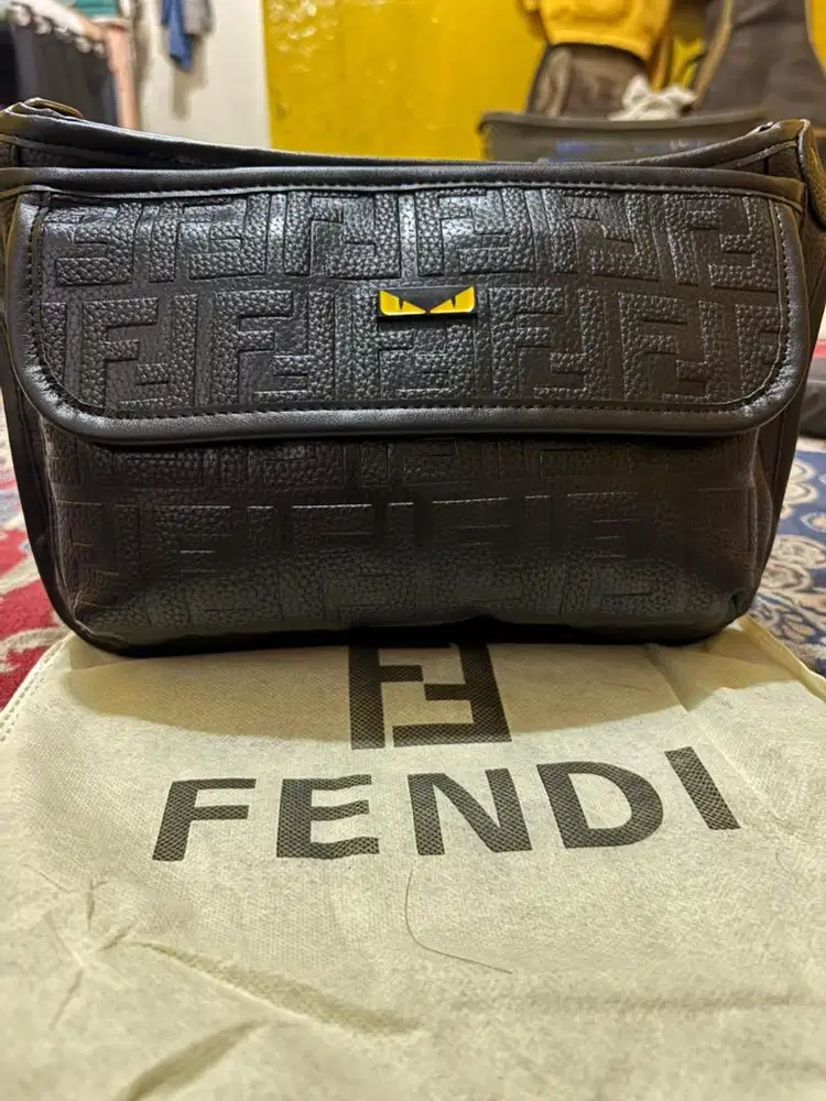 Tas selempang wanita