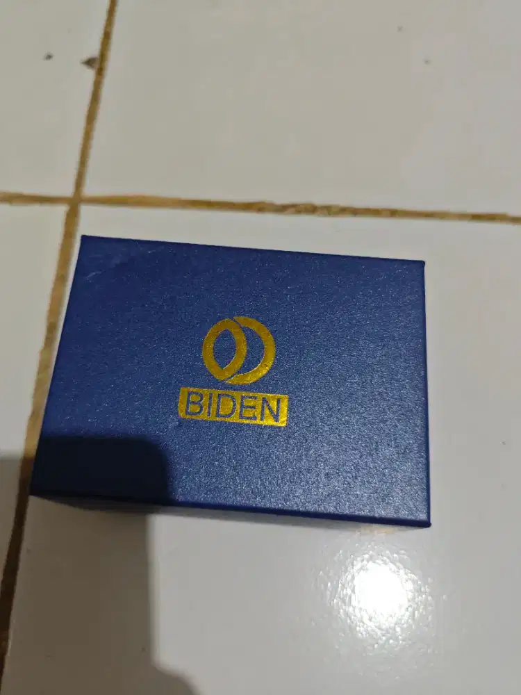 Jam tangan sporty merk Biden