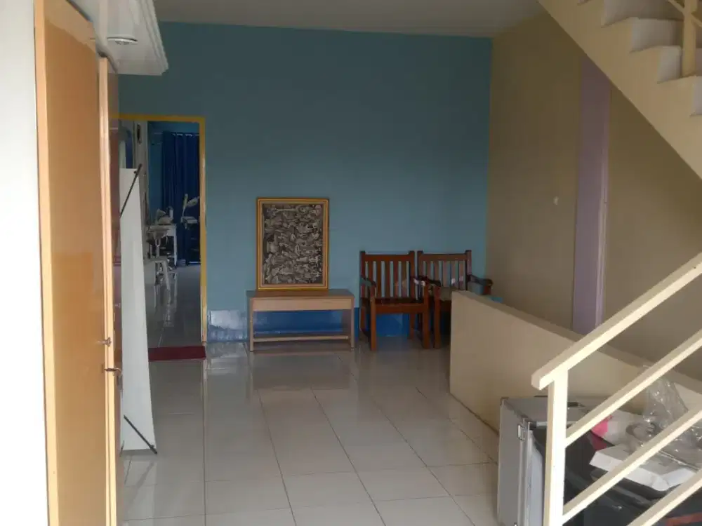 Ruko Bagus, Trategis, 2 1/2 lantai, Tempat parkir luas, di parakan Pondok benda.Pamulang