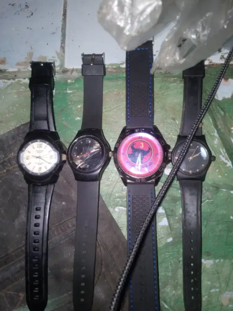 Dijual 4 bh jam tangan analog