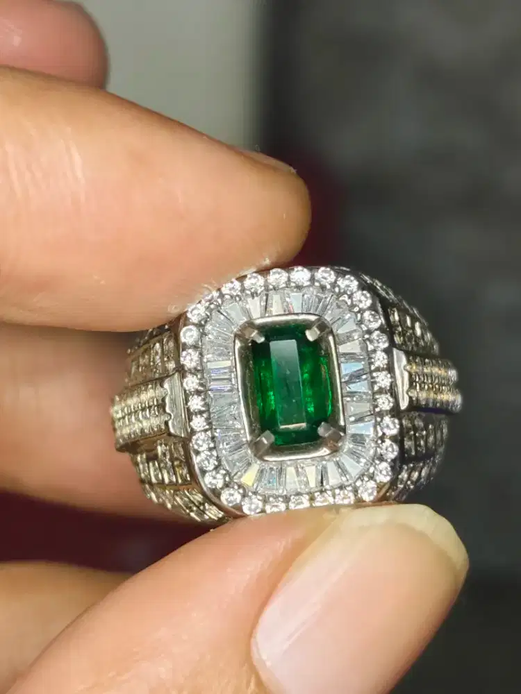 Natural Tsavorite Garnet Vivid Green 1.12crt Kristal Memo CGL Perak