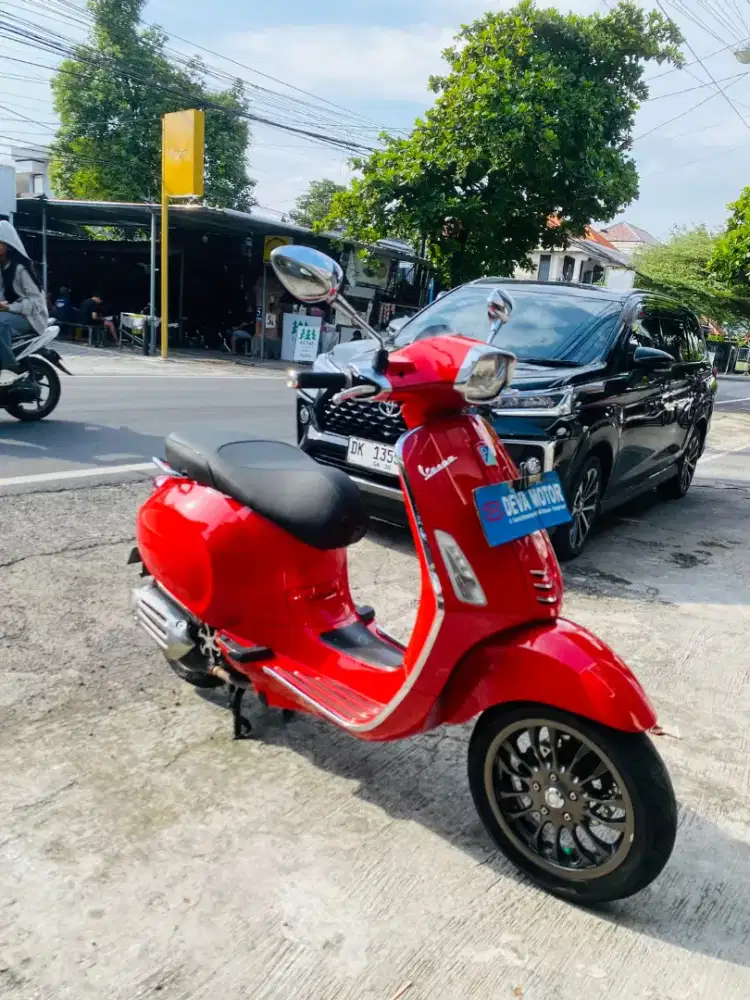 Vespa Sprint merah Deva motor