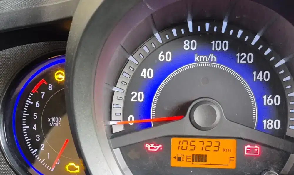 Mobilio E MT super Istimewa