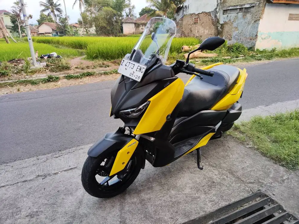 X max 2017 warna kuning