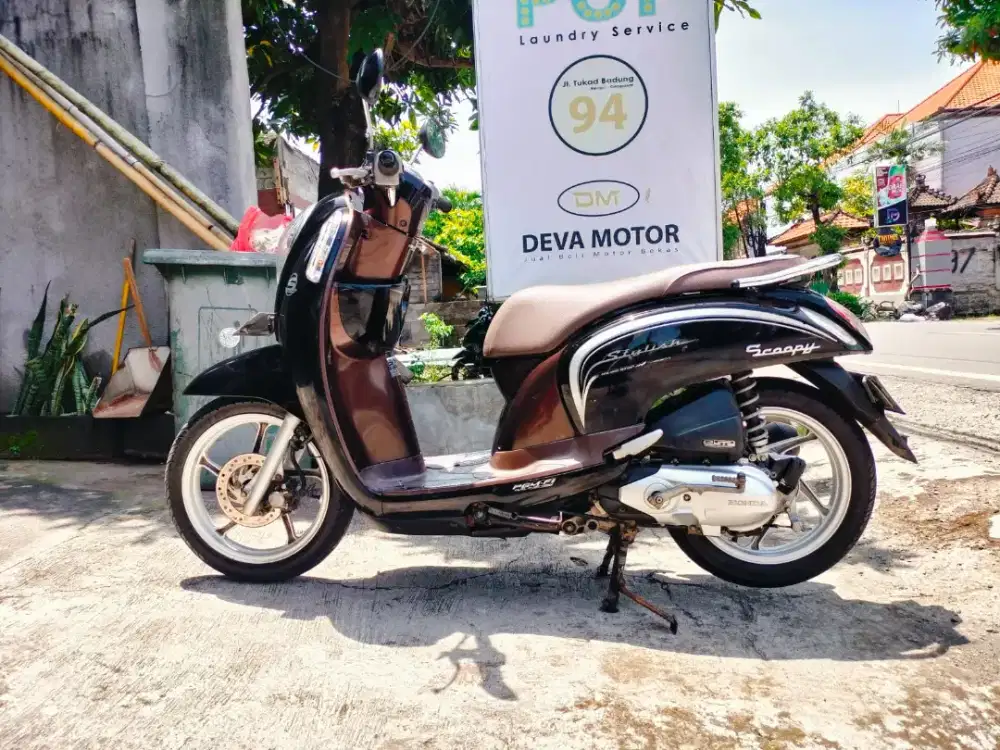 Scoopy hitam Deva motor