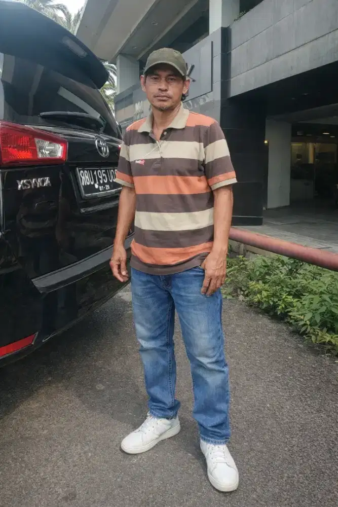 Saya sedang mencari pekerjaan sebagai supir pribadi/kantor