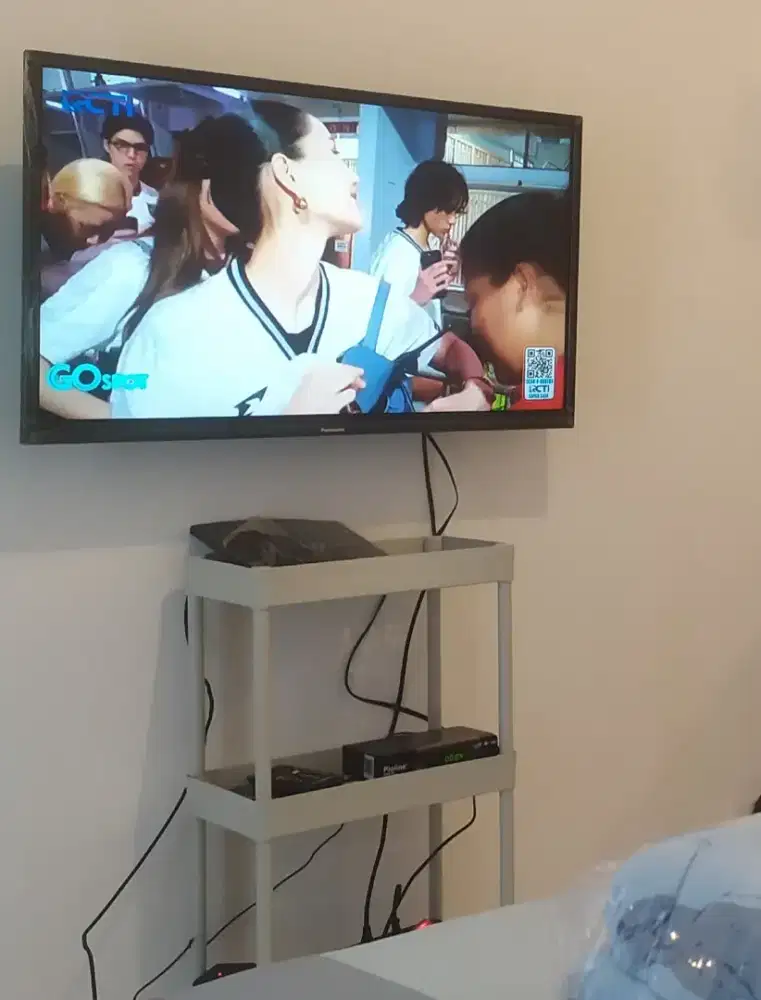 Jual tv panasonic 32 Kondisi baik dan normal no minus lgkp dgn remote