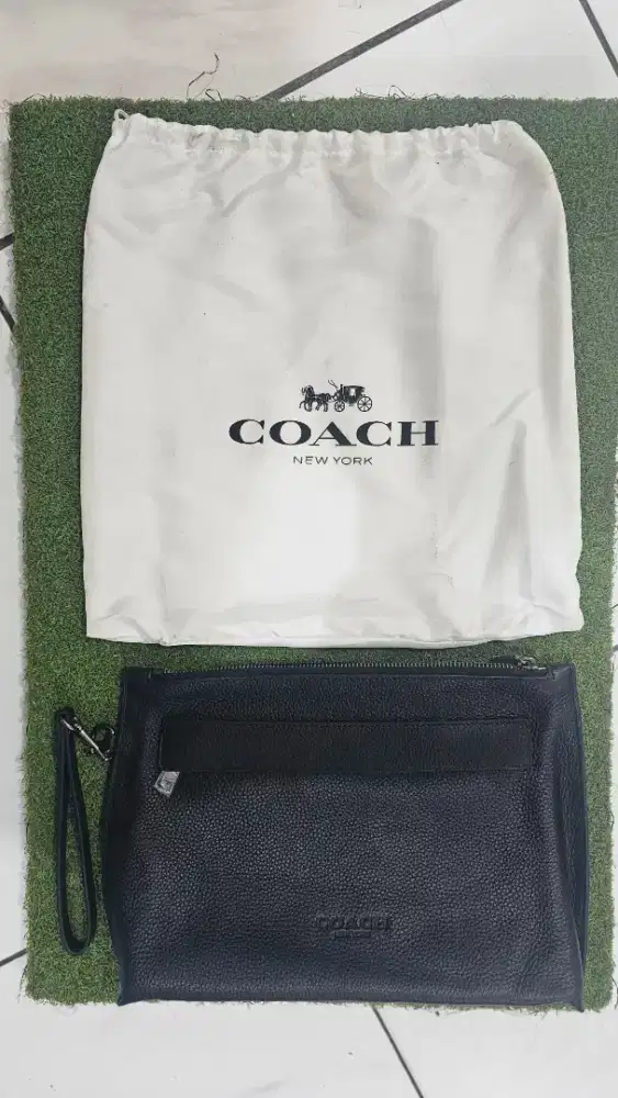Tas Pouch Coach Hitam