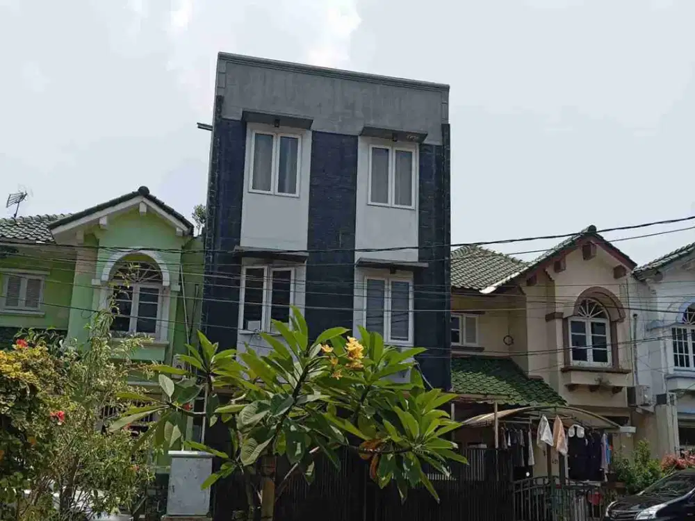 Rumah 3 Lantai Di Cluster Kebayoran Lama Jakarta Selatan Dekat Stasiun KRL Kebayoran