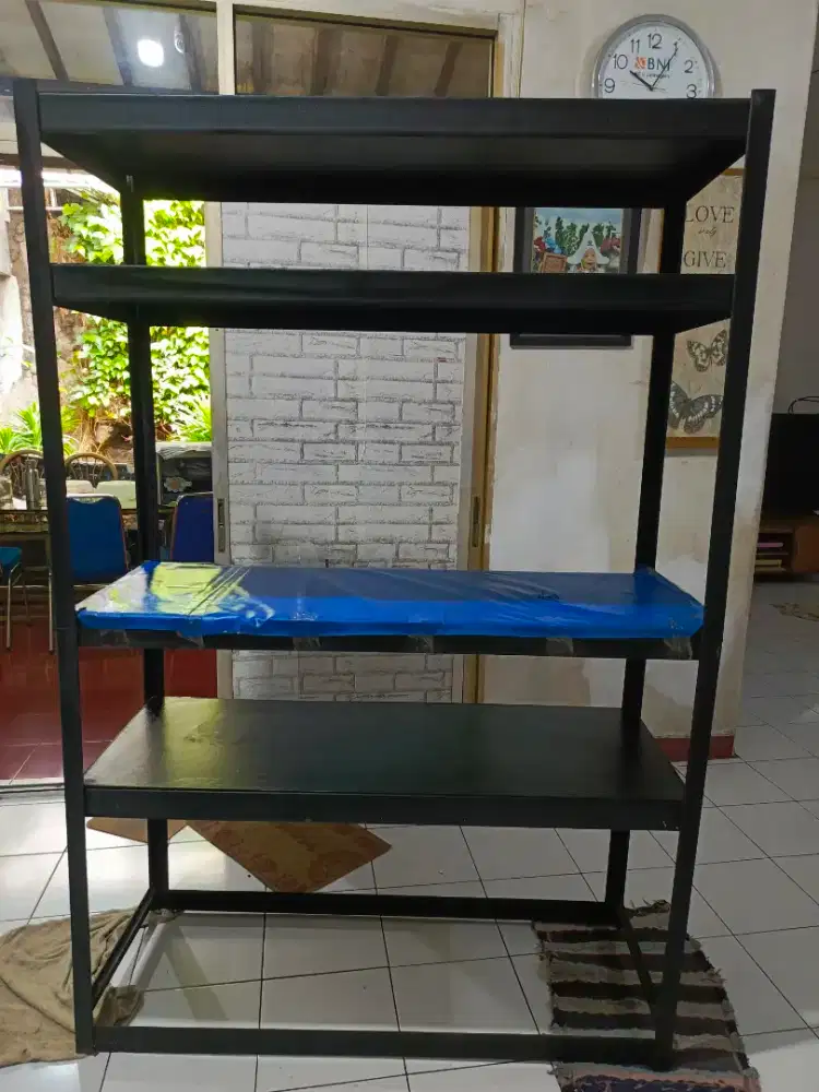 Rak besi tebal kuat
