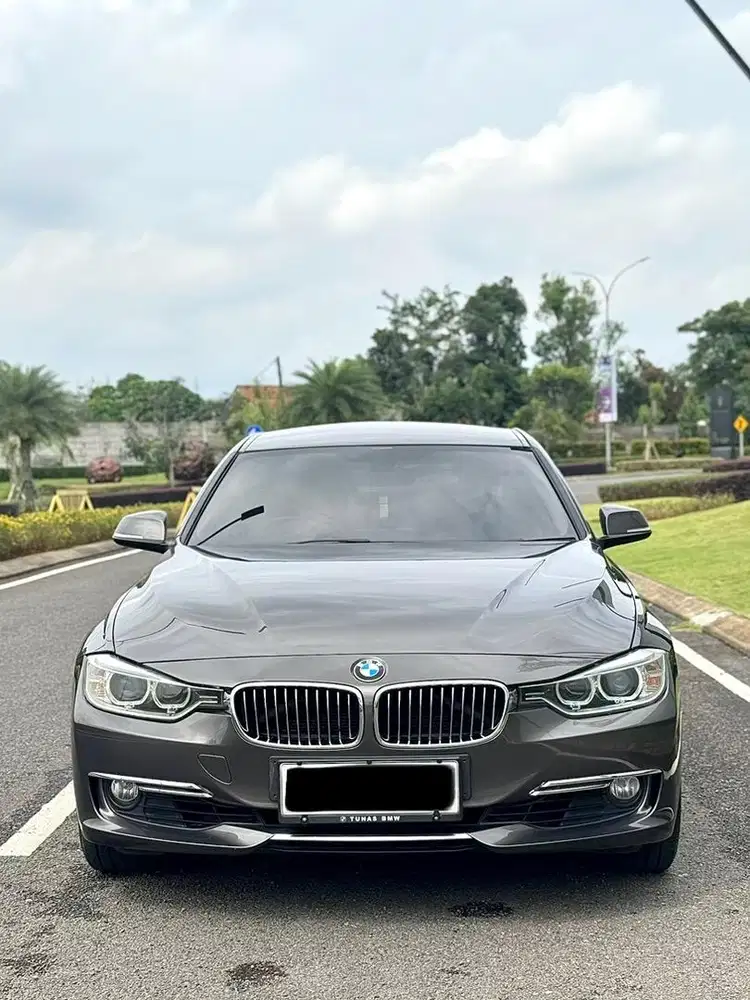 BERKUALITAS DAN LOW ODO! BMW F30 320i Luxury 2.0 A/T 2014