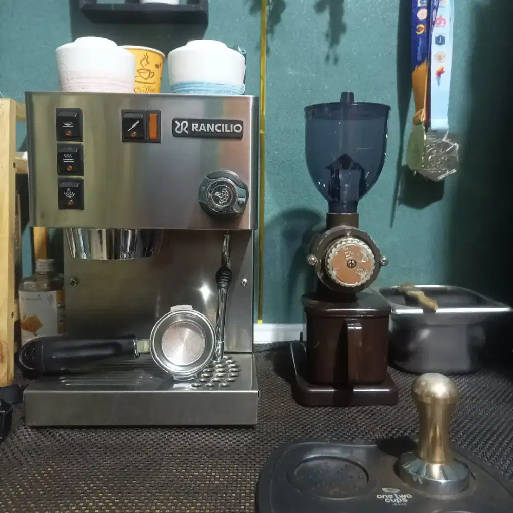Mesin Kopi Espresso Rancilio Silvia dan Grinder Latian 600N
