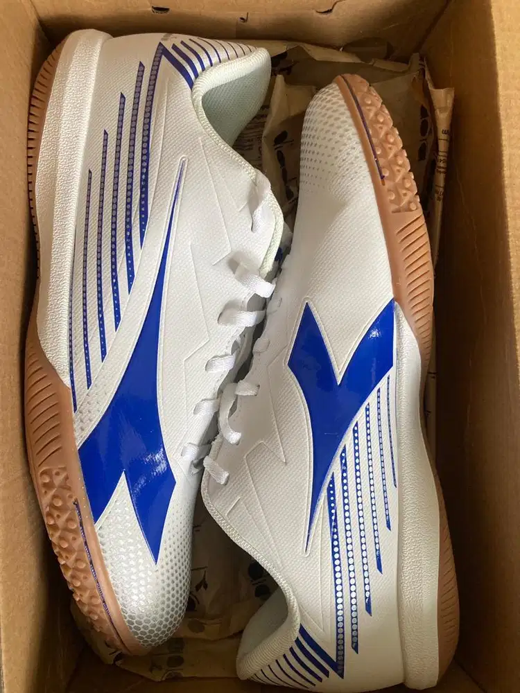 Sepatu futsal diadora