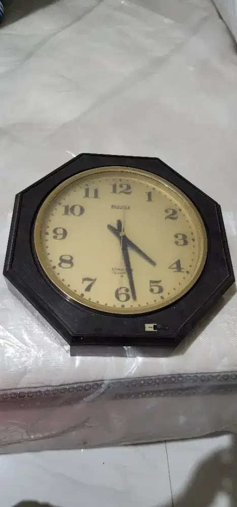 Jam Dinding Lorus kuno