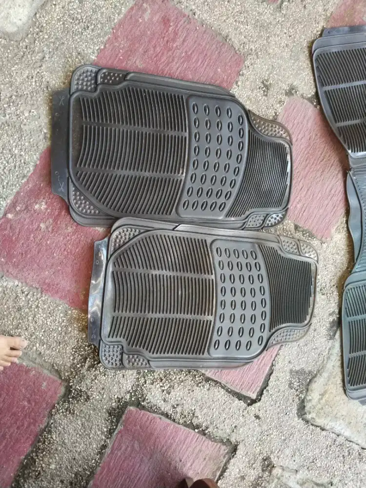 Karpet tebal bening hitam