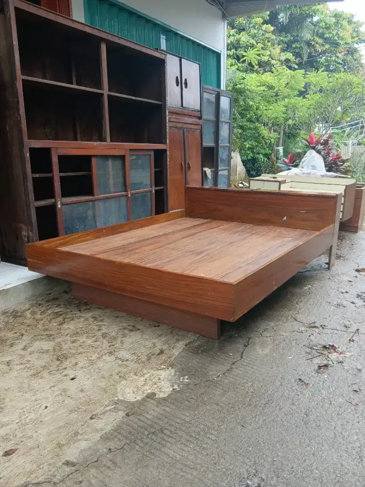 Tempat tidur dipan antik material full kayu jati tua selembaran