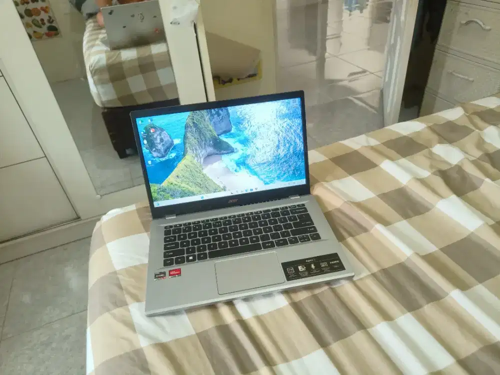 Laptop acer R3 7320U 8/512GB LPDDR5 siap pakai