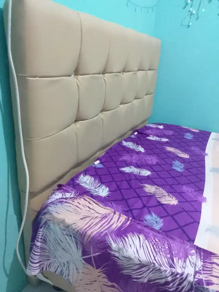 Dipan/Divan Sandaran Bekas