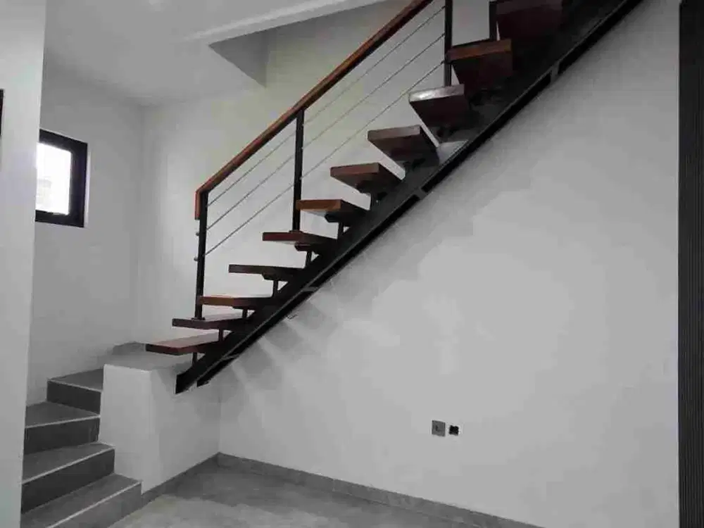 MURAH 875JUTA KAMAR 3 MARGACINTA RUMAH 2 LANTAI MASIH BARU FINISHING