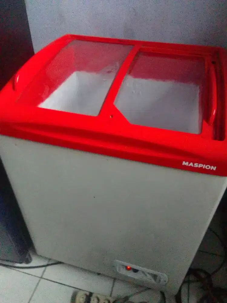 Frizer box Maspion 100 liter normal.