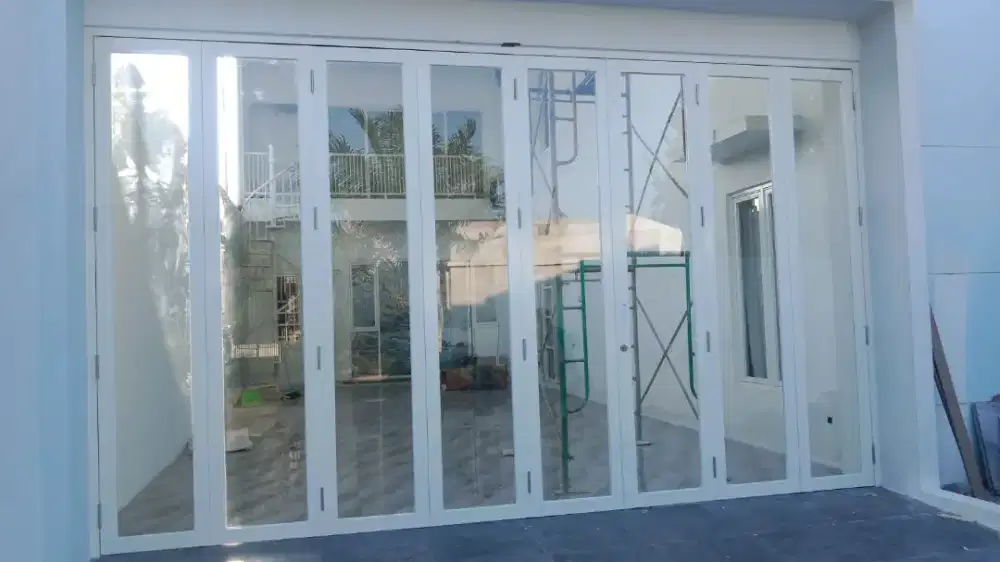 puntu jendela almini