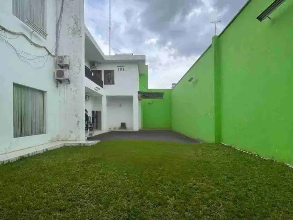 RUMAH MEWAH GANDENG 2 LANTAI DI BOULEVARD TENGAH, COCOK UNTUK USAHA KOMERSIAL!