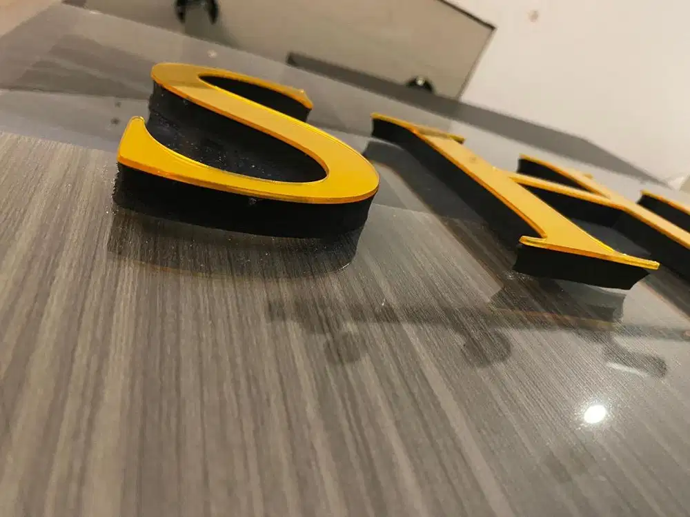 Karyawan Helper reklame advertising