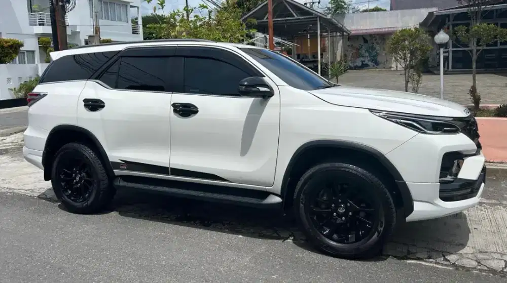 Fortuner 2.8 GR 4x2 AT Diesel 2023 km 27rb