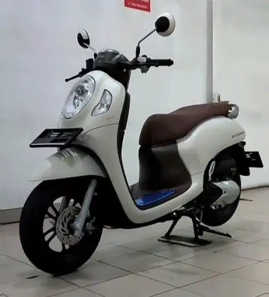 Dijual cepat Scoopy Prestige putih 2023 mulus