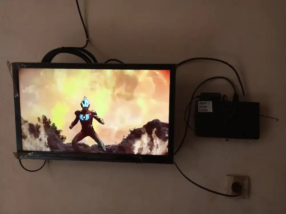 Sharp Aquos 24 inch + Parabola Mini K-Vision