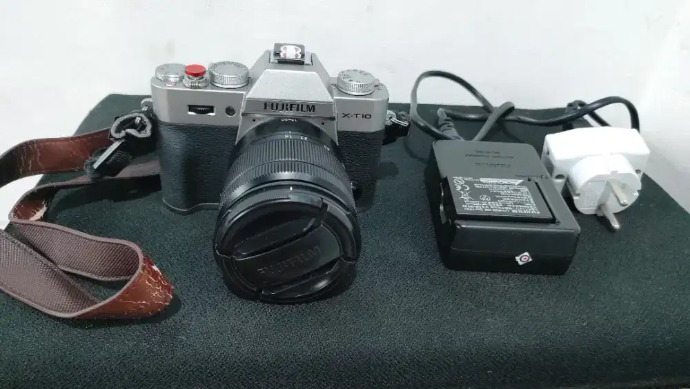 Jual kamera miroless fujifilm xt10.