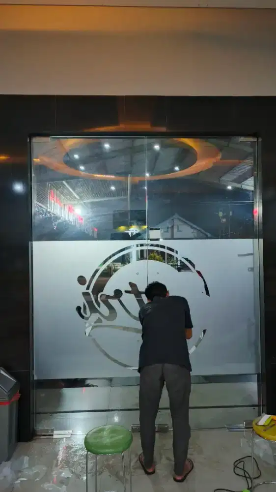 STICKER CUTTING SANDBLAST STIKER VINYL KACA FILM RIBEN ONEWAY SOLORAYA