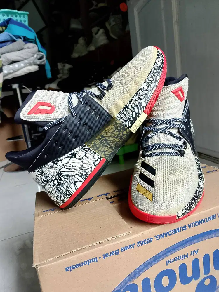 Dijual sepatu Adidas size 43