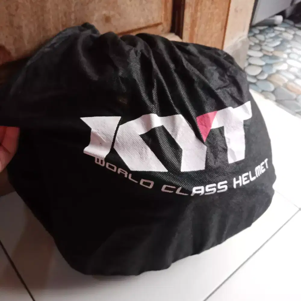 Helm KYT masih mulus