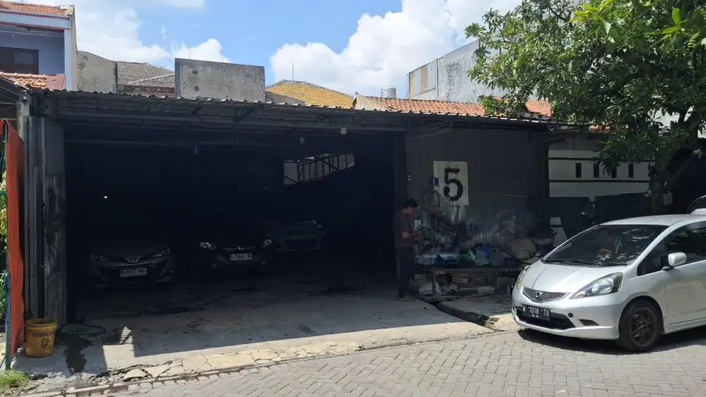 Gudang garasi dukuh kupang