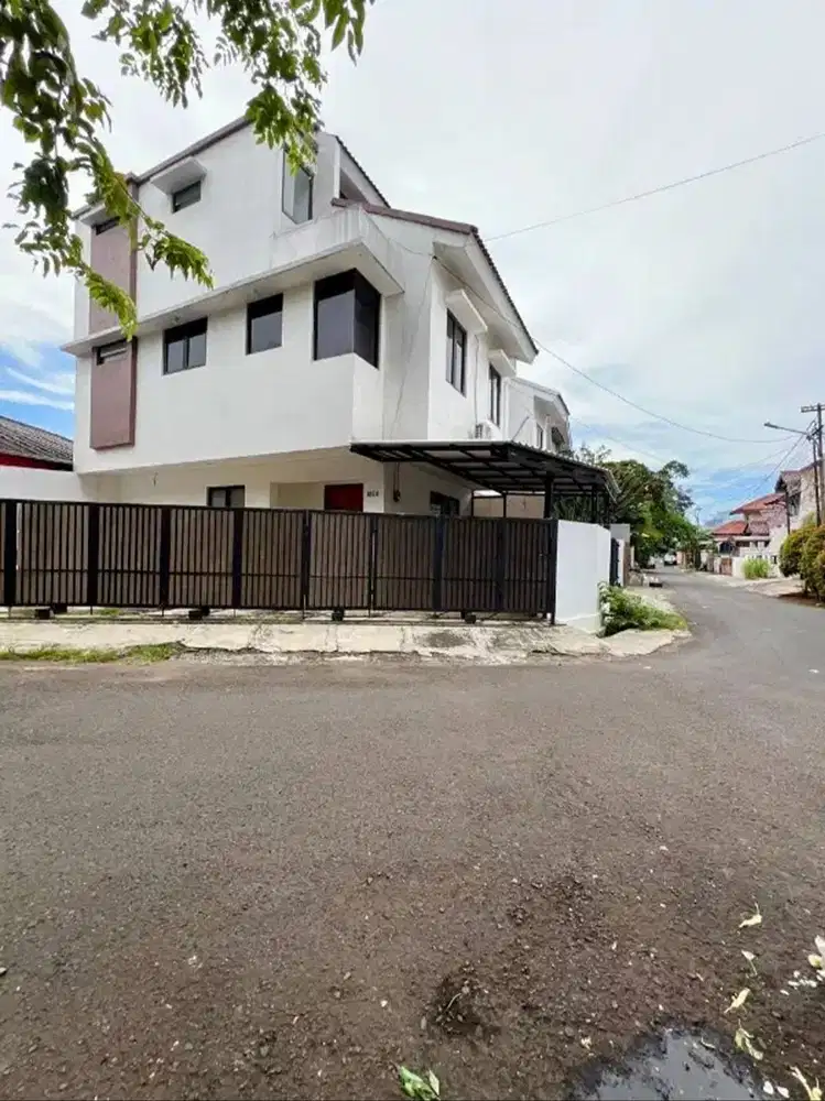 Bangunan Kantor Dan Tempat Tinggal