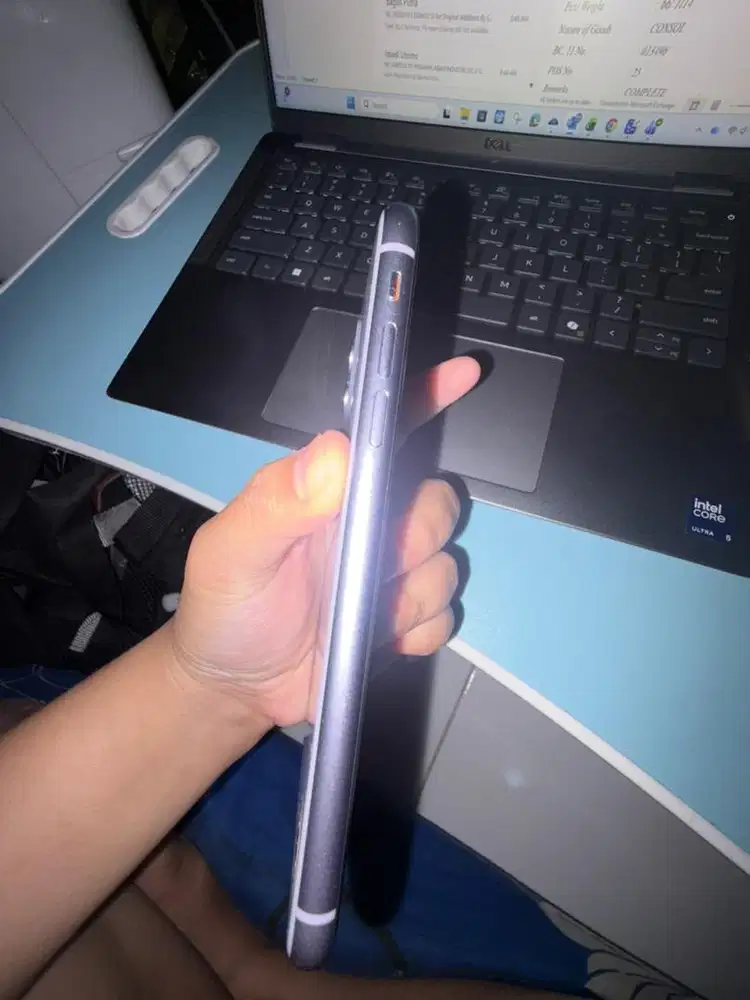 WANT TO SELL IPHONE 11