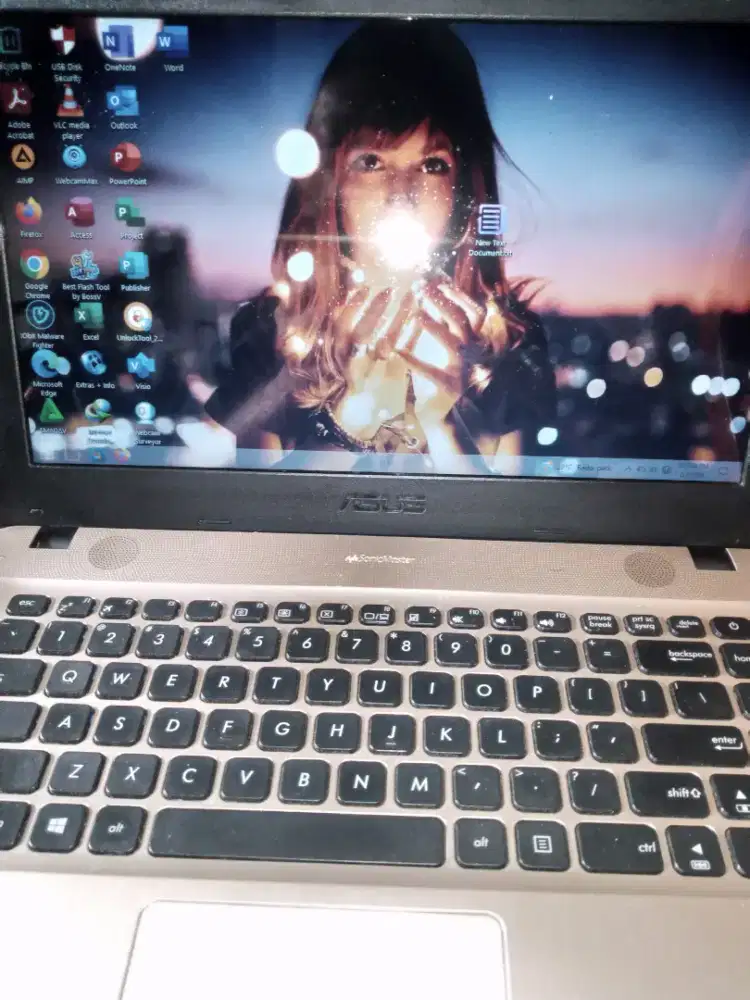 Laptop Asus ram 12  Giga muluss