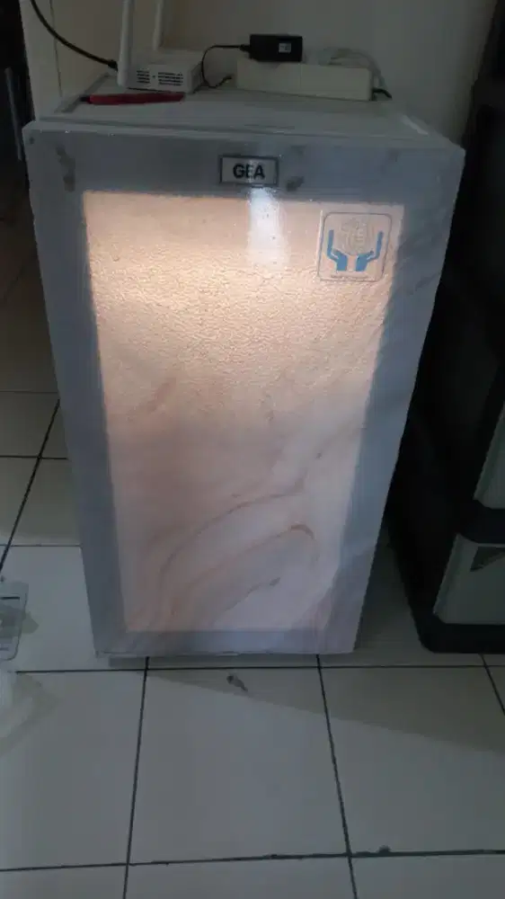 Gea Mini Showcase 1 Pintu 92 Liter