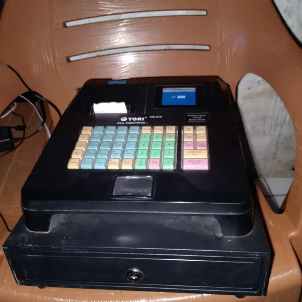Jual mesin kasir kondisi masih hidup dijual karna tidak paham .