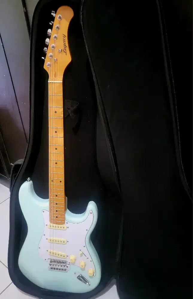 1 unit gitar electric merk Legacy