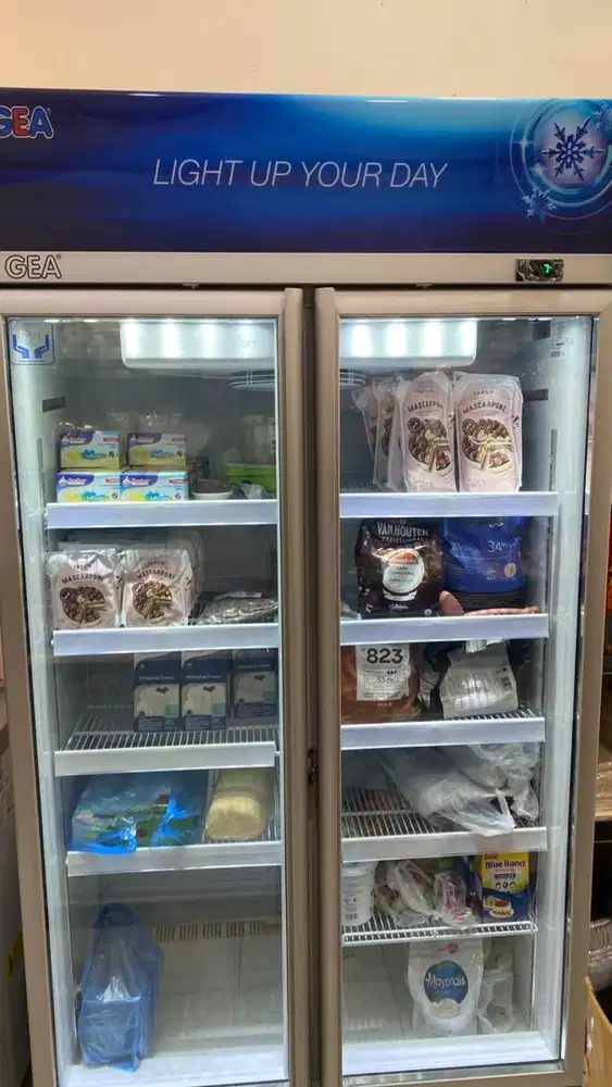 Kulkas showcase Gea dua pintu