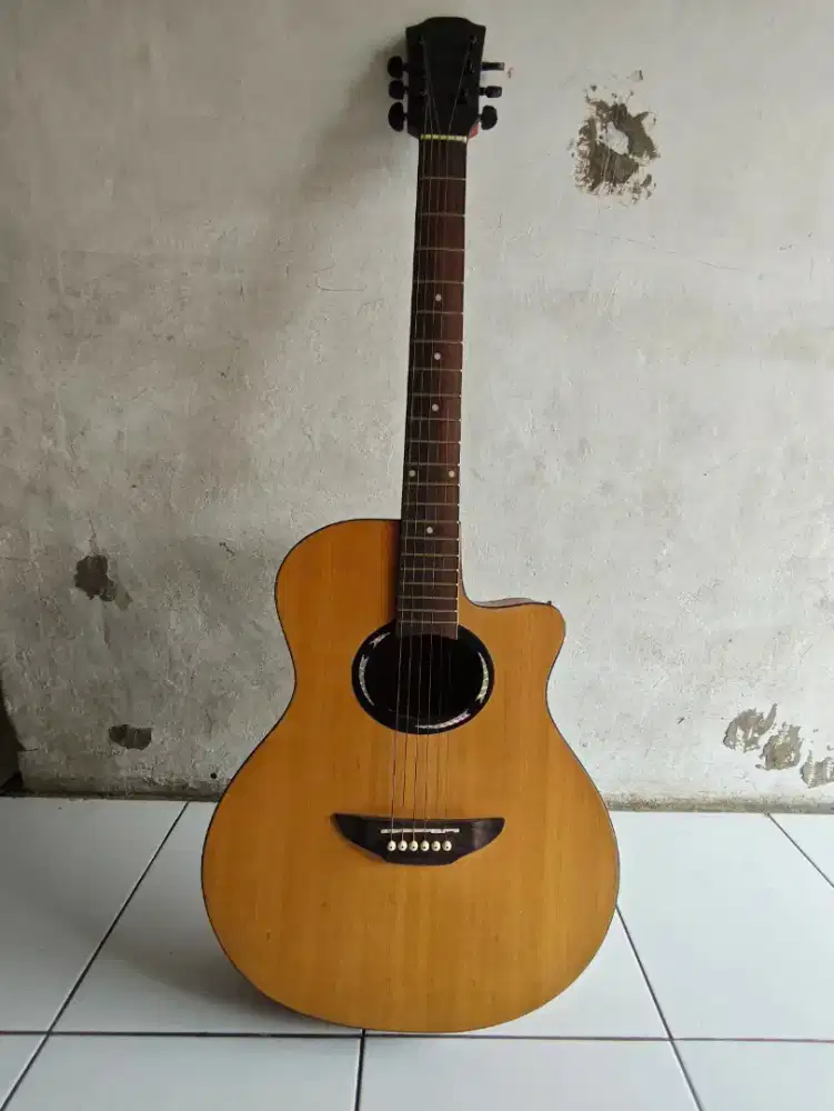 Gitar Akustik bekas