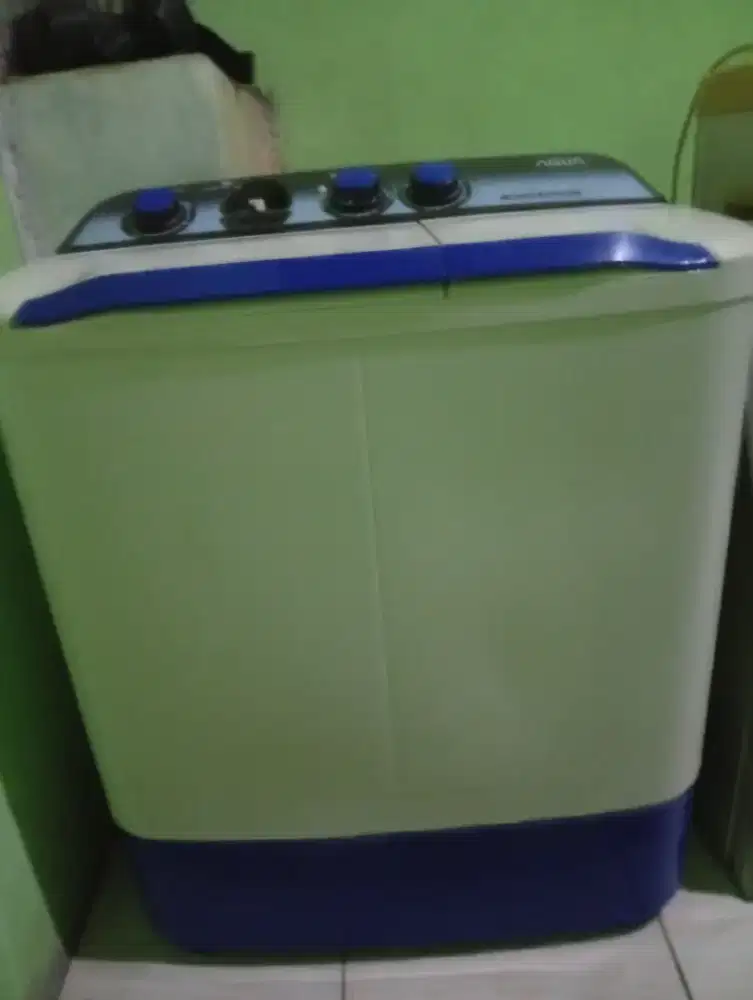 Mesin cuci 2 tabung aqua