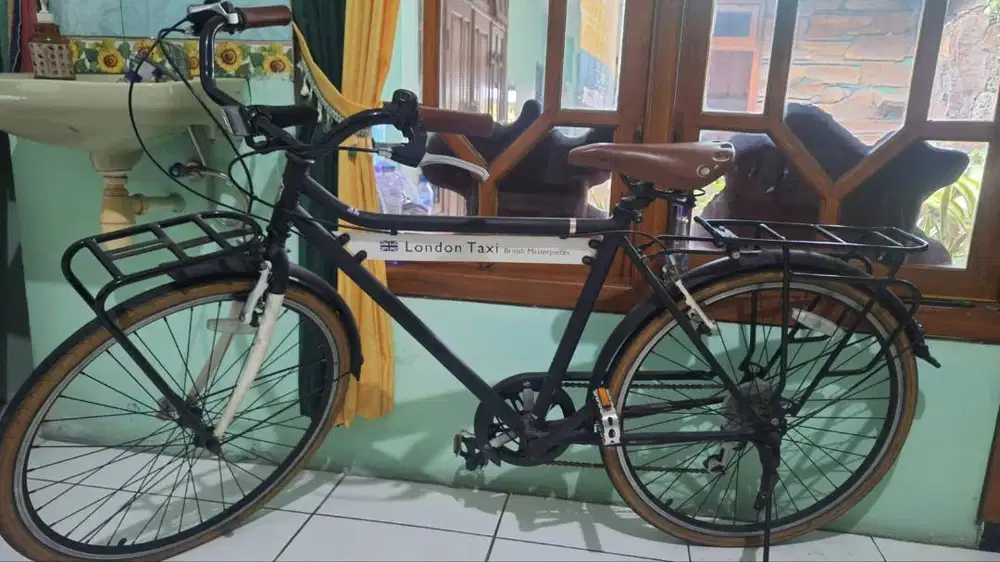 London Taxi CRB 700 – Unik, Nyaman & Siap Jalan